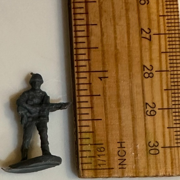 VTG Y2K TINY ARMY MAN MILITARY 1” TOY STORY MINIATURE ACTION FIGURE COLLECTIBLE - Picture 8 of 9
